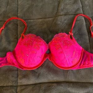 Victoria’s Secret bra 34C